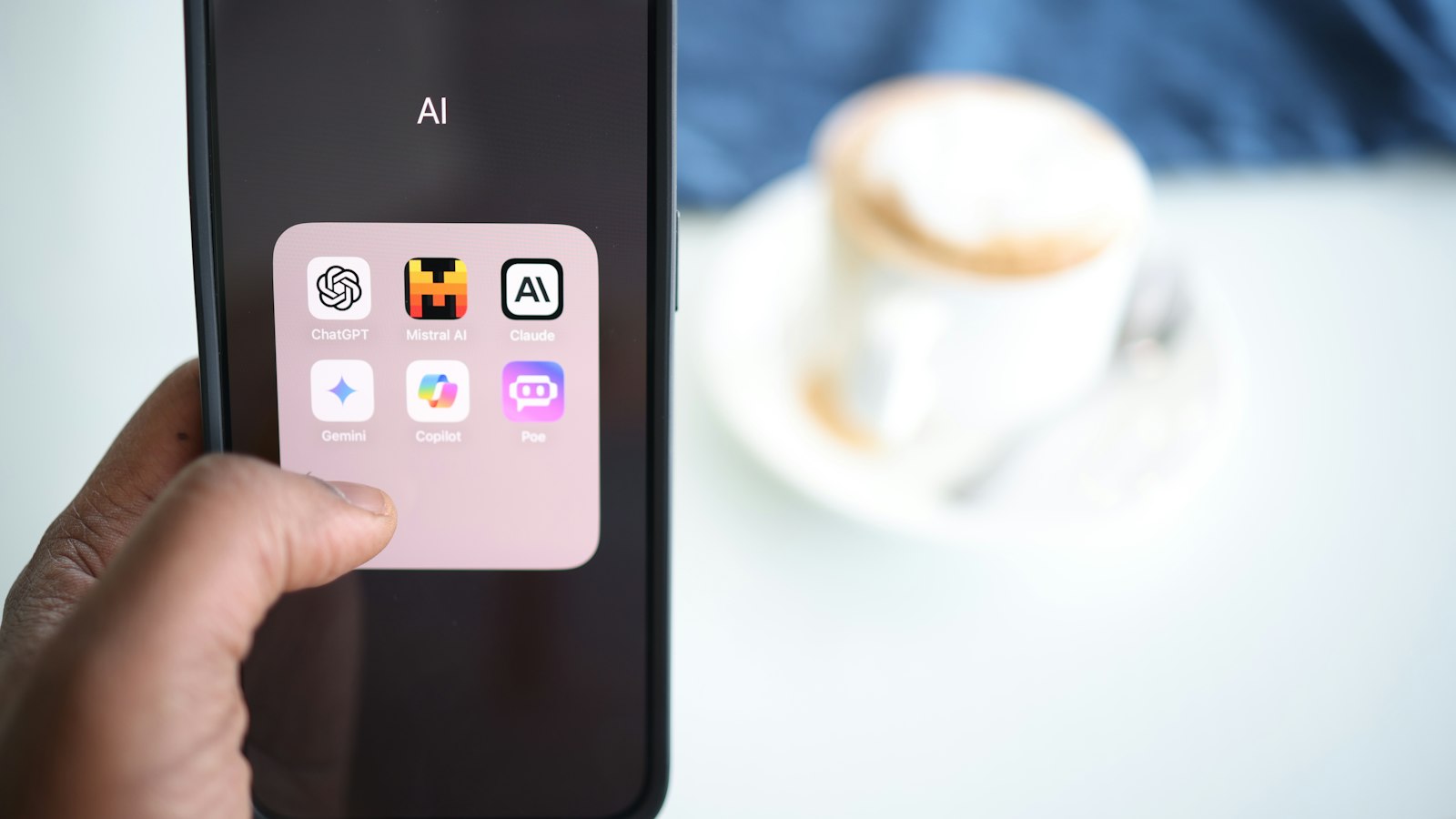 Mobil med AI-assistenter som ChatGPT